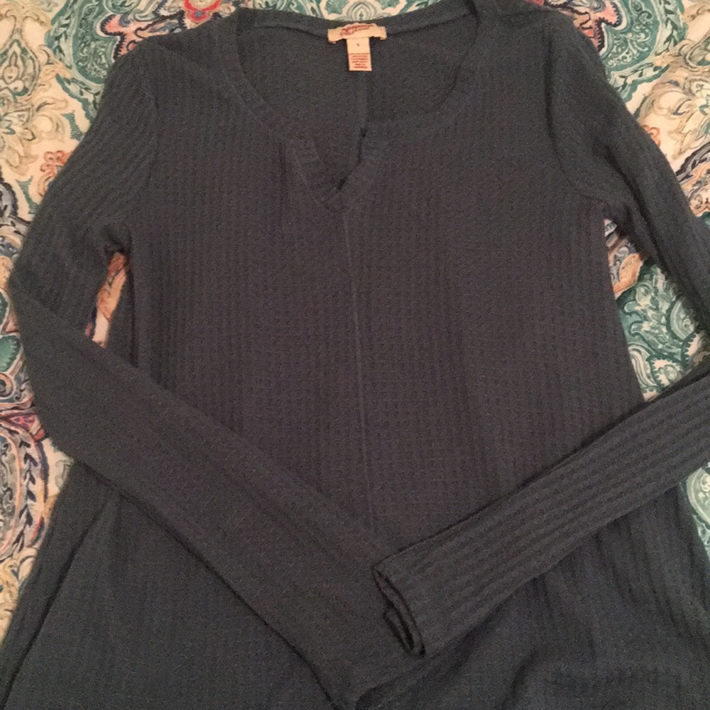 Light-weight sweater